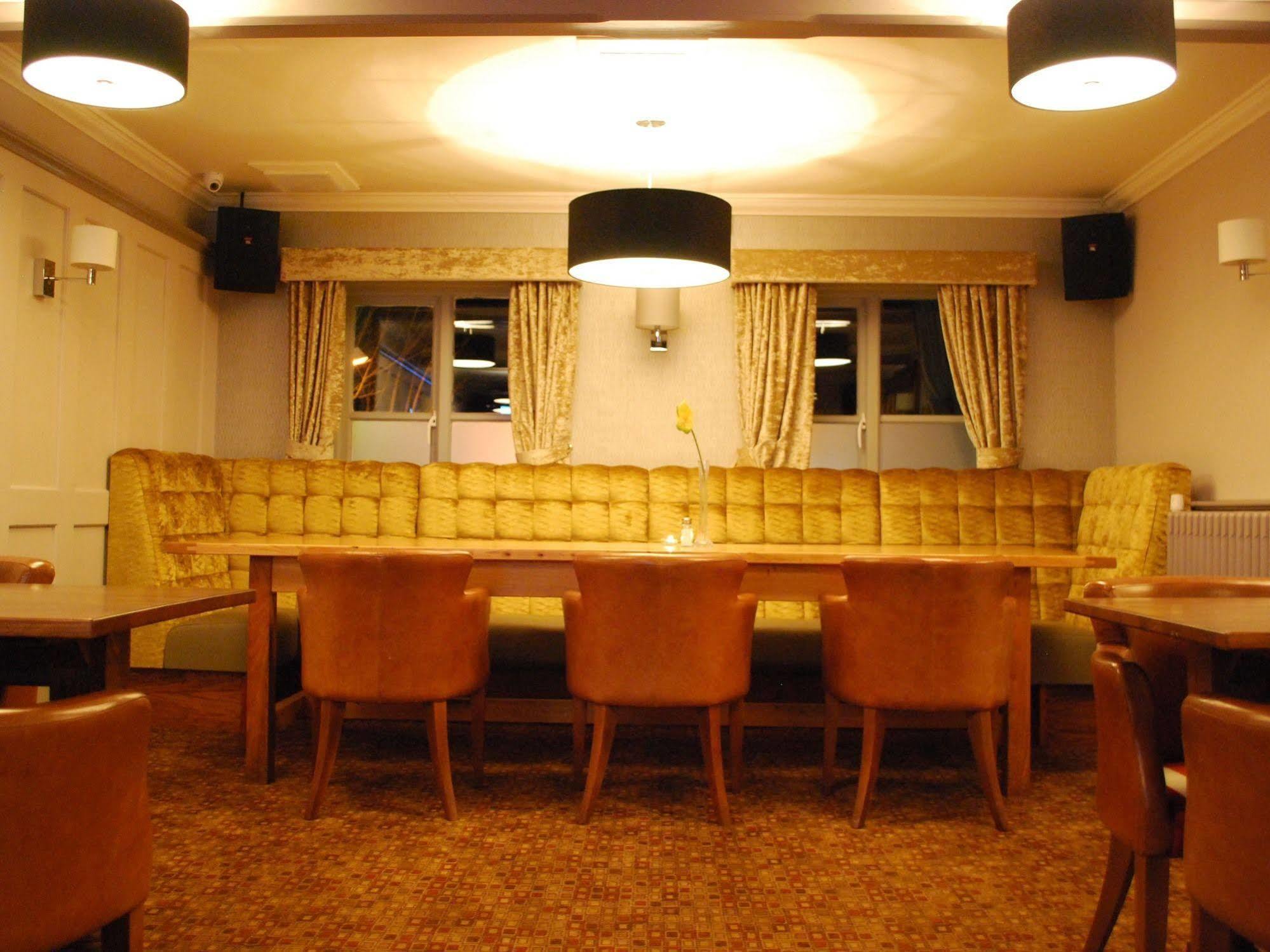 The Warwick Arms Hotel Chew Magna Exterior photo